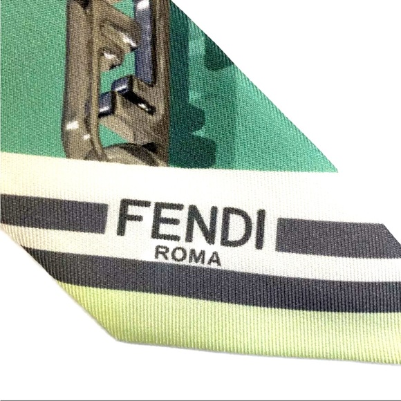 291 Preloved Fendi Roma Italia Wrap 100% Silk with box - Picture 4 of 4